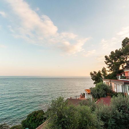 C22 Beachfront Villa - Spa Bath, Pool, Private Beach, Parking Free Marina dʼMarina dʼAndora Bagian luar foto