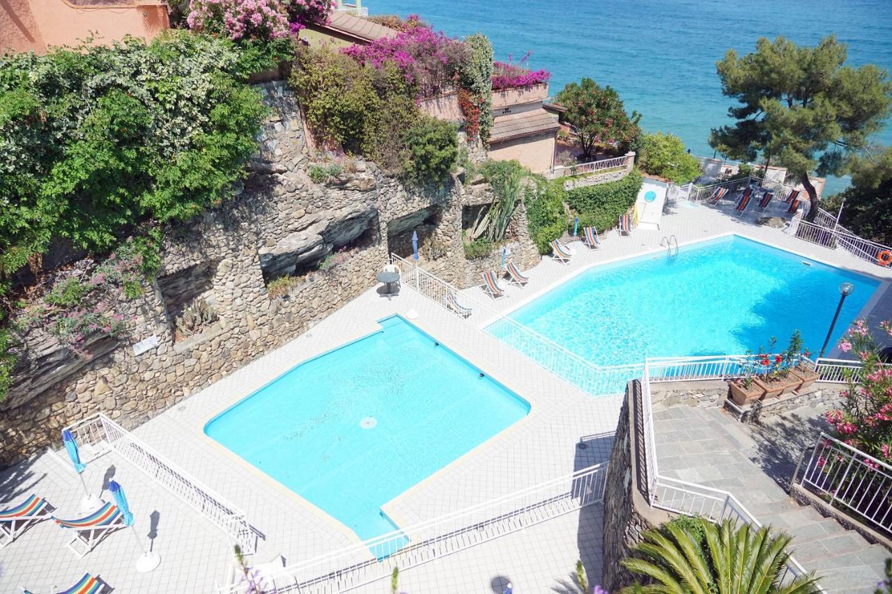 C22 Beachfront Villa - Spa Bath, Pool, Private Beach, Parking Free Marina dʼMarina dʼAndora Bagian luar foto